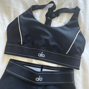 Womens alo yoga set. Size small.